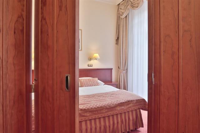 Spa-Hotel-Olympia-Karlovy-Vary-Cesko-apartman (4).jpg