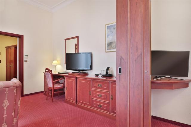 Spa-Hotel-Olympia-Karlovy-Vary-Cesko-apartman (3).jpg