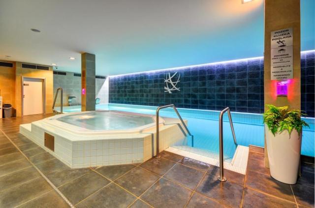 wellness_hotel_pohoda_luhacovice_virivka1.jpg