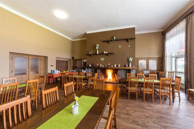 hotel-racek-cerna-v-posumavi-stravovani (3).jpg