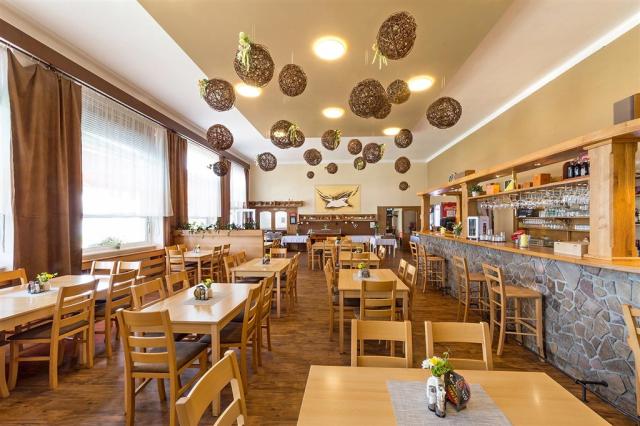 hotel-racek-cerna-v-posumavi-stravovani (10).jpg