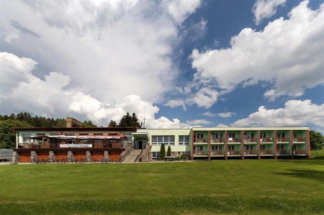 hotel-racek-cerna-v-posumavi-pohled-na-hotel1.jpg