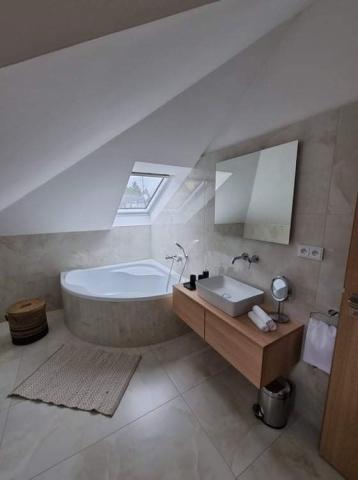 hotel-miramare-ceska-republika-luhacovice-apartman-koupelna.jpe