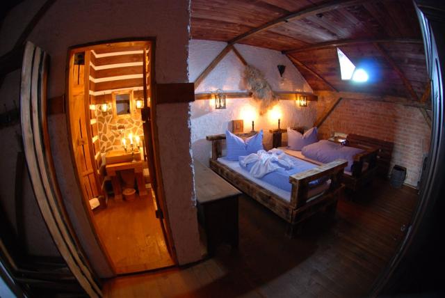 stredoveky-hotel-detenice-pokoj-2.jpg