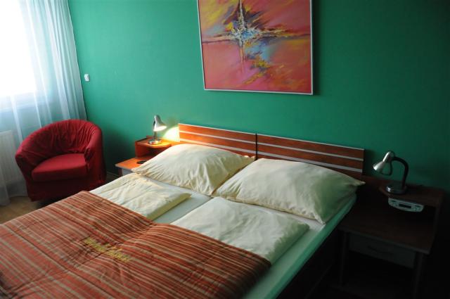 hotel-panon-hodonin-2luzkovy-pokoj-2.JPG