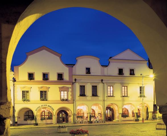 hotel-zlata-hvezda-trebon-pohled-na-hotel.JPG