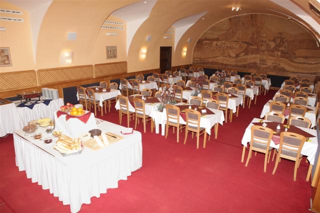 hotel-zlata-hvezda-trebon-stravovani-snidane-formou-bufetu.JPG