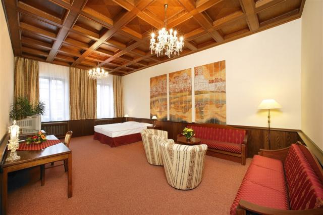 hotel-zlata-hvezda-trebon-dvouluzkovy-pokoj-s-moznosti-pristylk