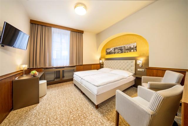 hotel-zlata-hvezda-trebon-dvouluzkovy-pokoj.jpg