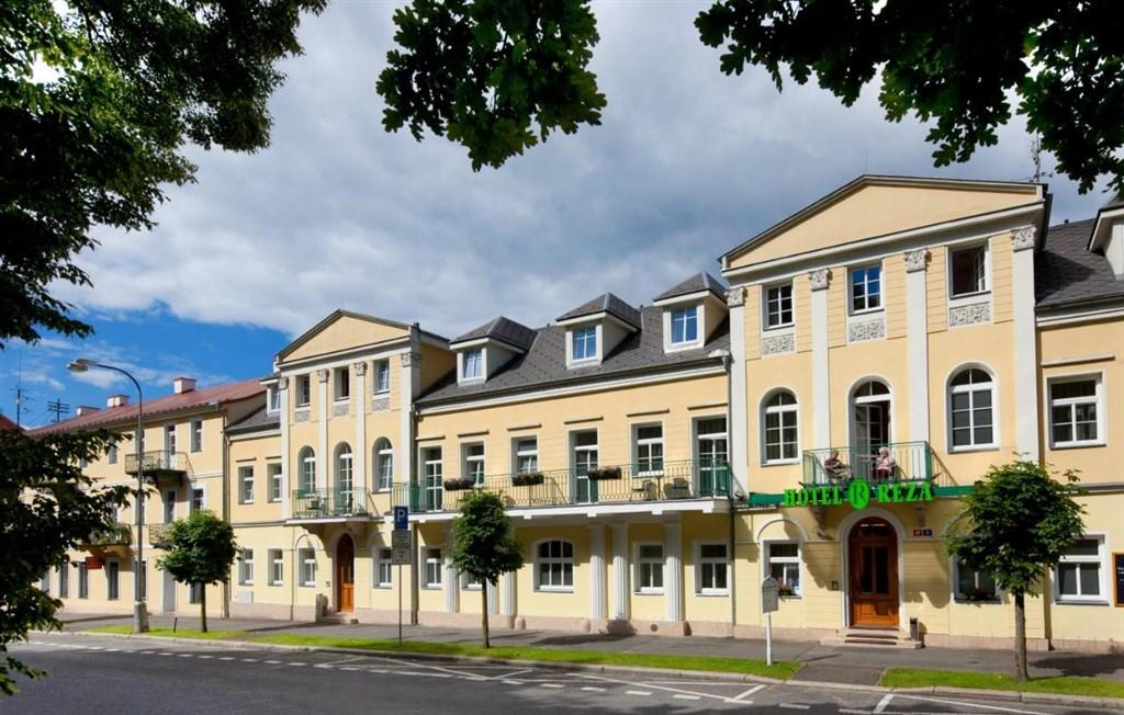 hotel-reza-ceska-republika-frantiskovy-lazne-pohled-na-hotel.jp