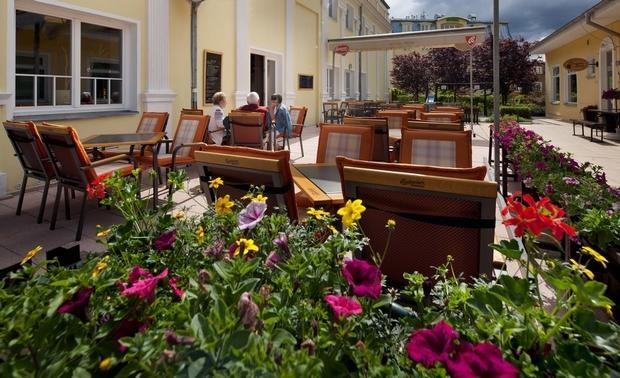 hotel-reza-ceska-republika-frantiskovy-lazne-restaurace-venkovn