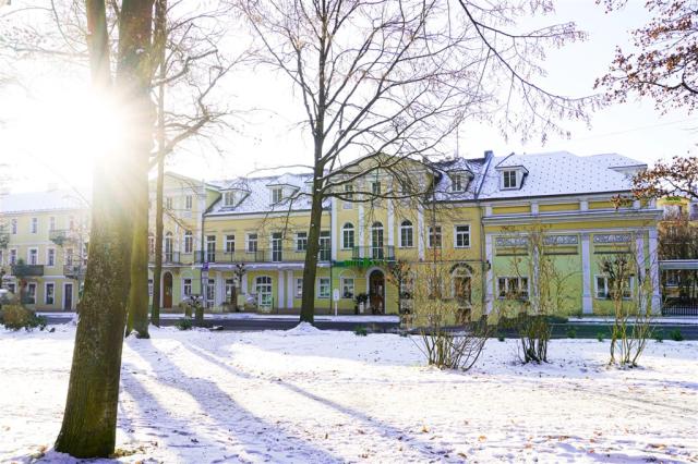 hotel-reza-ceska-republika-frantiskovy-lazne-pohled-na-hotel-v-