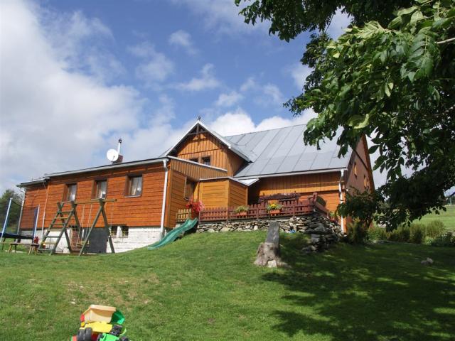 hotel-snezenka-mala-upa-pohled-na-hotel-2.jpg