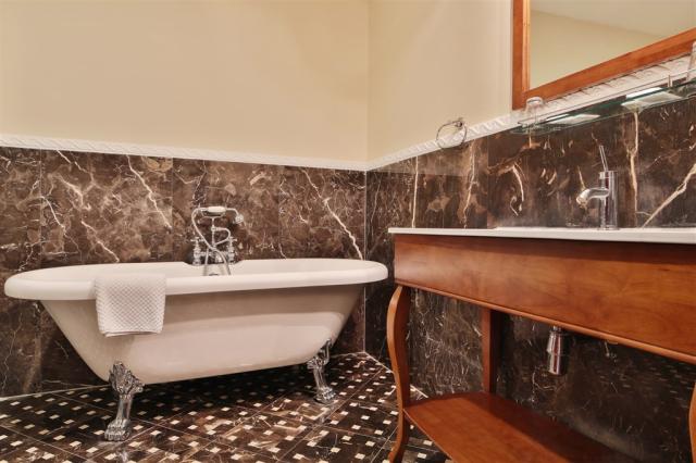 Spa-Hotel-Sun-Marianske-Lazne-Cesko-pokoj-deluxe (5).jpg