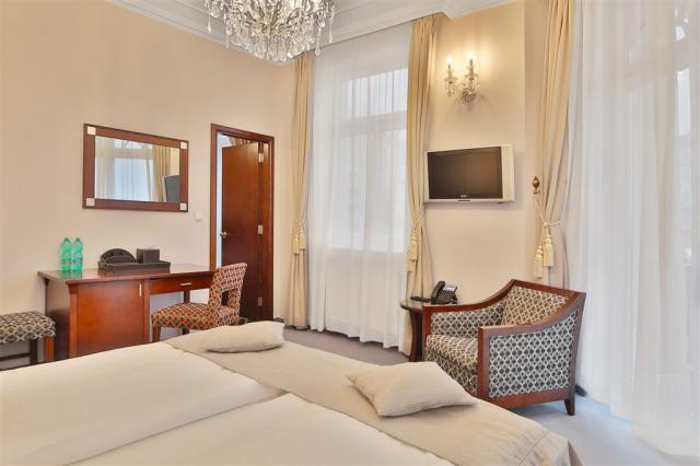 Spa-Hotel-Sun-Marianske-Lazne-Cesko-pokoj-superior (4).jpg