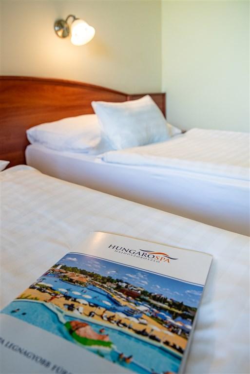 hotel-hungarospa-thermal-hajduszoboszlo-pokoj-dve-luzka.JPG