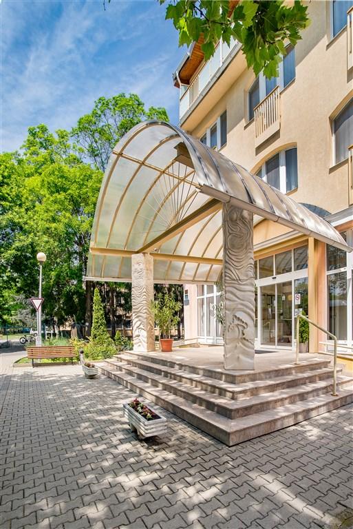 hotel-hungarospa-thermal-hajduszoboszlo-hotel-vstup.jpg