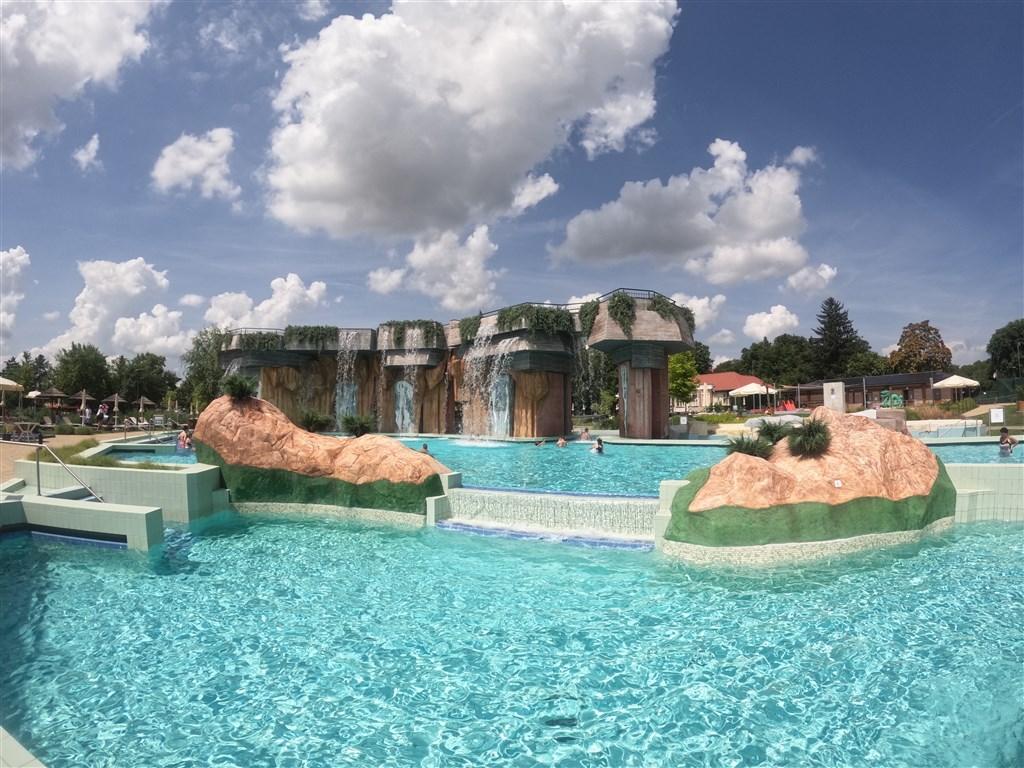 hotel-hungarospa-thermal-hajduszoboszlo-premium-zona-vodopad.JP