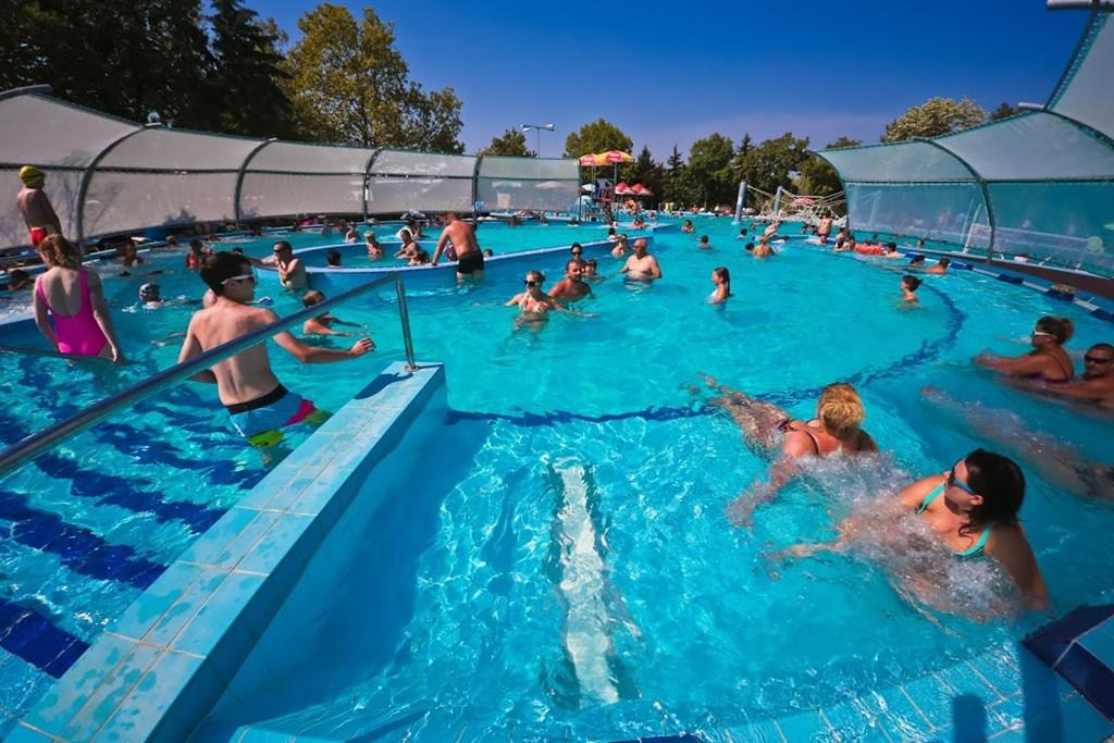 hotel-hungarospa-thermal-hajduszoboszlo-plaz-bazen.jpg