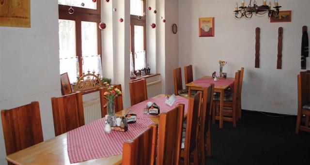 penzion-bohemia-horni-blatna-restaurace2.jpg
