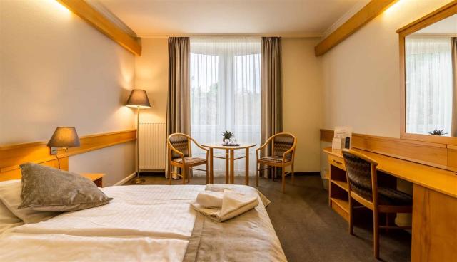 aqua-hotel-termal-madarsko-mosonmagyarovar-dvouluzkovy-pokoj-st