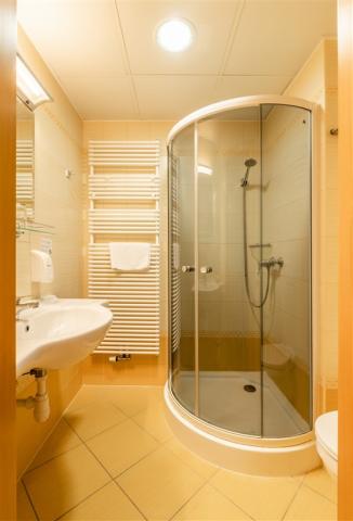 aqua-hotel-termal-madarsko-mosonmagyarovar-rodinny-pokoj-koupel
