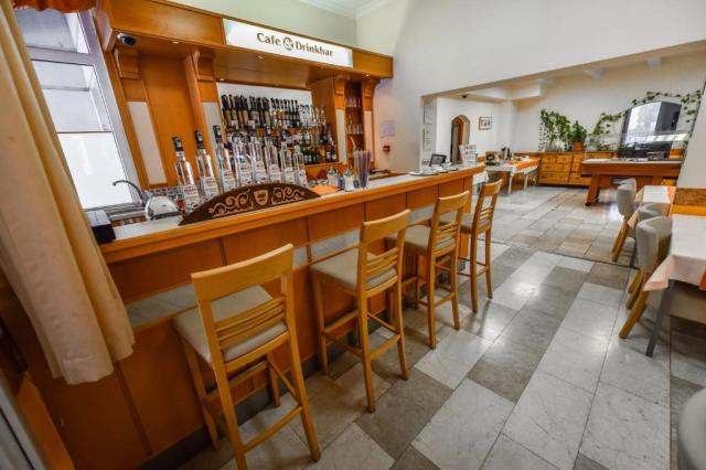 aqua-hotel-termal-madarsko-mosonmagyarovar-bar-restaurace.jpg