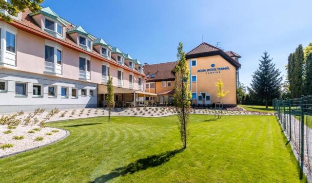 aqua-hotel-termal-madarsko-mosonmagyarovar-pohled-na-hotel-a-te