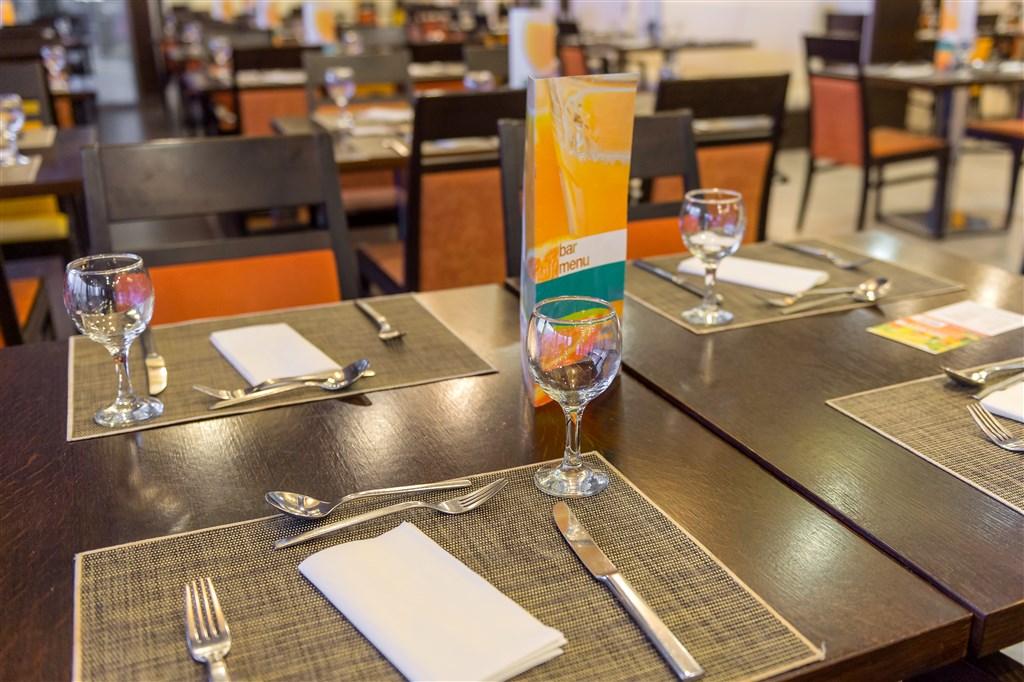 hotel-park-inn-sarvar-sv09-jidelna2.jpg