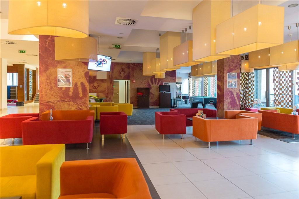 hotel-park-inn-sarvar-sv09-posezeni.jpg