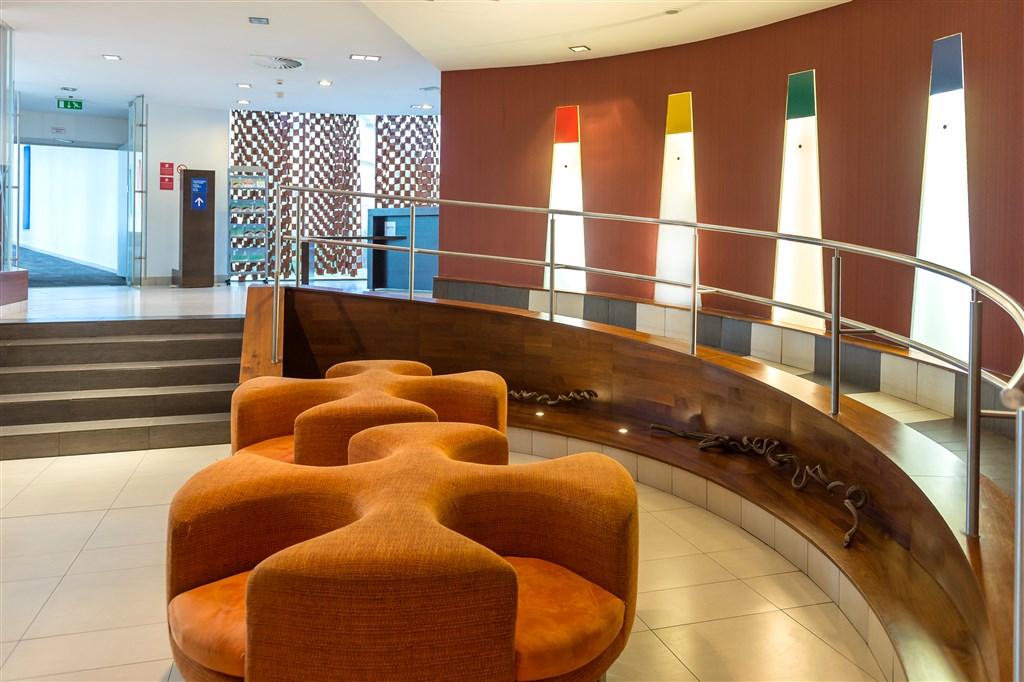 hotel-park-inn-sarvar-sv09-lobby5.jpg