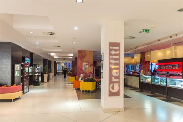 hotel-park-inn-sarvar-sv09-lobby2.jpg