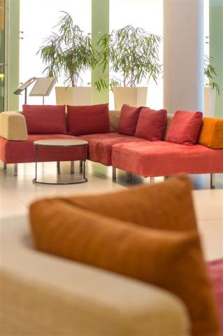 hotel-park-inn-sarvar-sv09-posezeni2.jpg