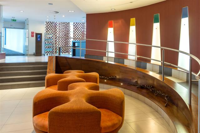 hotel-park-inn-sarvar-sv09-lobby5.jpg