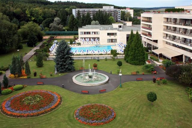 slovensko-dudince-hotel-diamant-pohled-na-hotel.jpg
