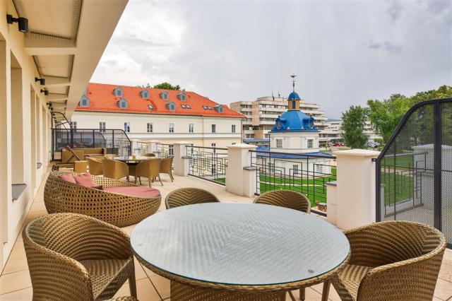 royal-palace-slovensko-turcianske-teplice-balkony.JPG
