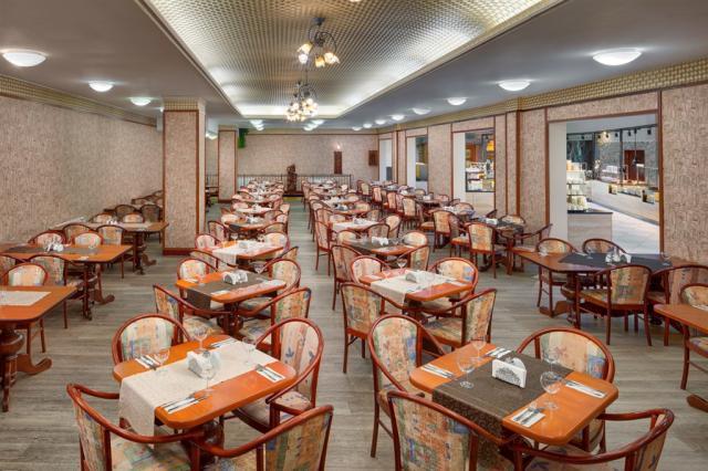 wellness-hotel-babylon-restaurace-atrium-2.jpg