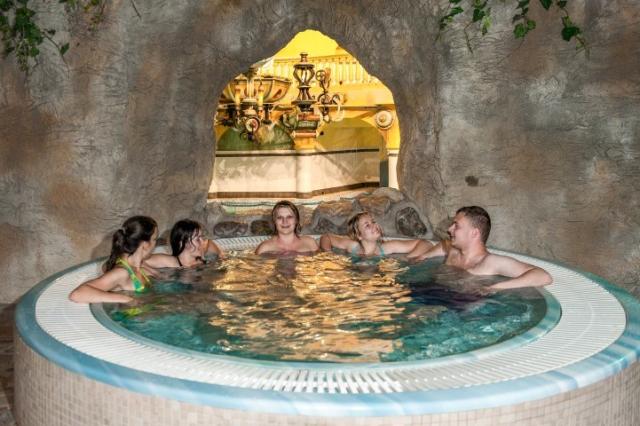 hotel-babylon-ceska-republika-liberec-wellness-virivka.jpg