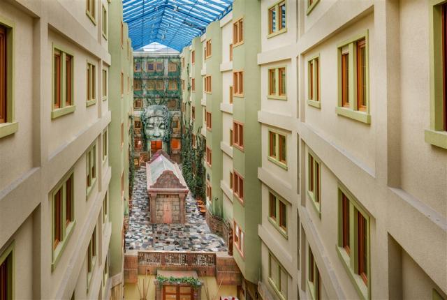 wellness-hotel-babylon-liberec-interier-atrium-pokoje.jpg