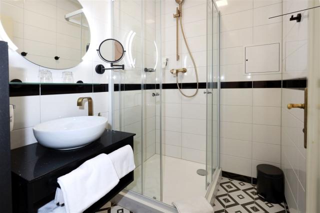 astoria-karlovy-vary-junior suite-comfort Plus-koupelna.jpg
