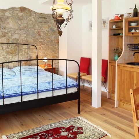 hotel-bozi-oko-male-chrastany-pokoj-2luzko.jpg
