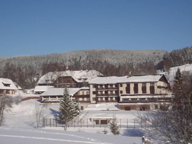 certuv-mlyn-spicak-pohled-na-hotel-zima.jpg
