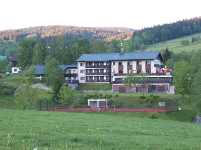 certuv-mlyn-spicak-pohled-na-hotel.jpg