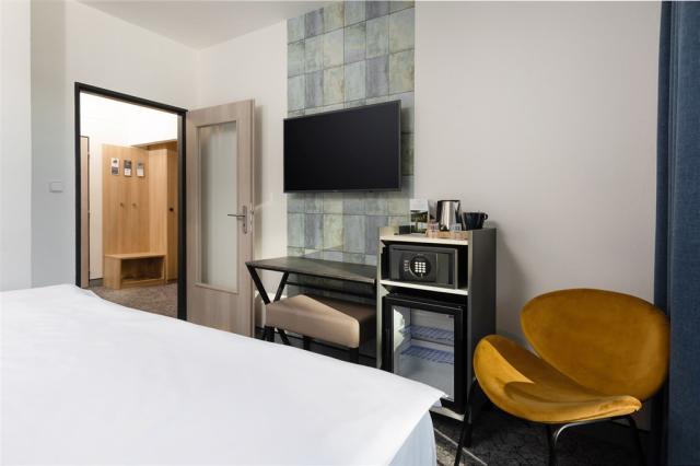 hotel-orea-devet-skal-ceska-republika-milovy-pokoj-suite (2).jp