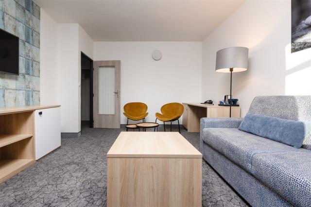 hotel-orea-devet-skal-ceska-republika-milovy-pokoj-suite (1).jp