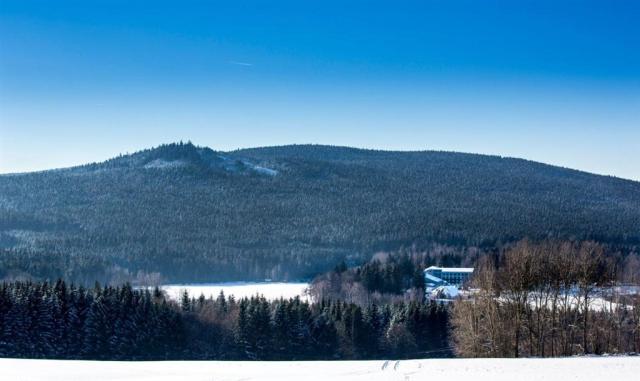 hotel-orea-devet-skal-ceska-republika-milovy-pohled-na-areal-v-