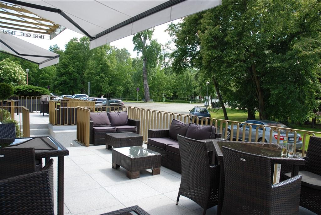 hotel-golfi-cesko-podebrady-terasa-2.jpg