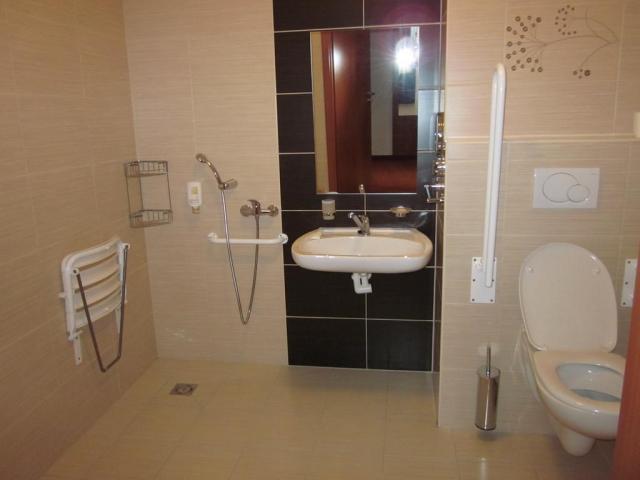 wellness-hotel-energetic-roznov-pod-radhostem-vybaveni-koupelny