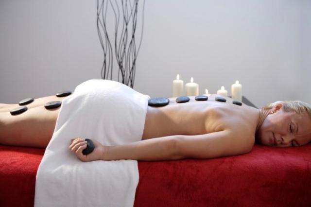 wellness-hotel-energetic-roznov-pod-radhostem-masaz-lavovymi-ka