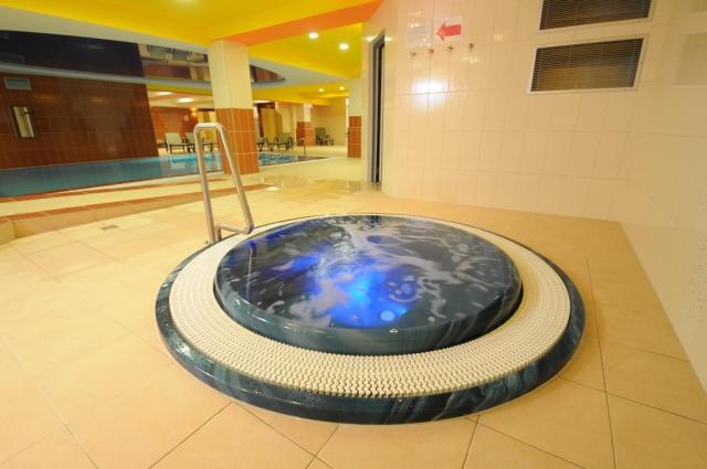 wellness-hotel-energetic-roznov-pod-radhostem-virivka.jpg